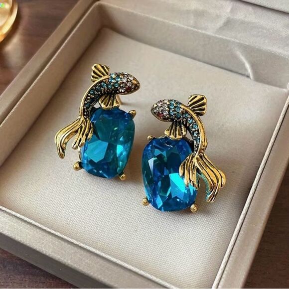 💙 Heidi DAUS Elegant Gold and Blue Swarovski crystal Fish Earrings 💙 - Picture 2 of 7